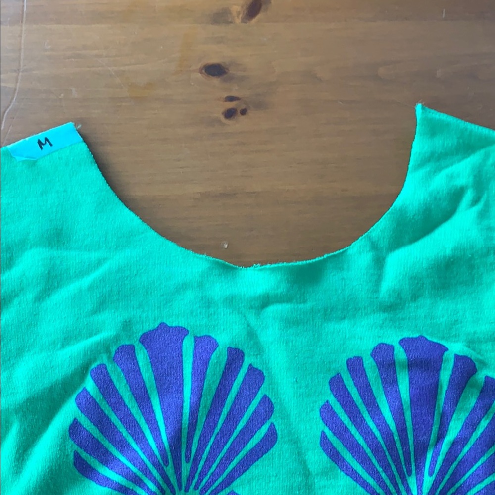 Bright green handmade shell sweatshirt - Picture 3 of 7